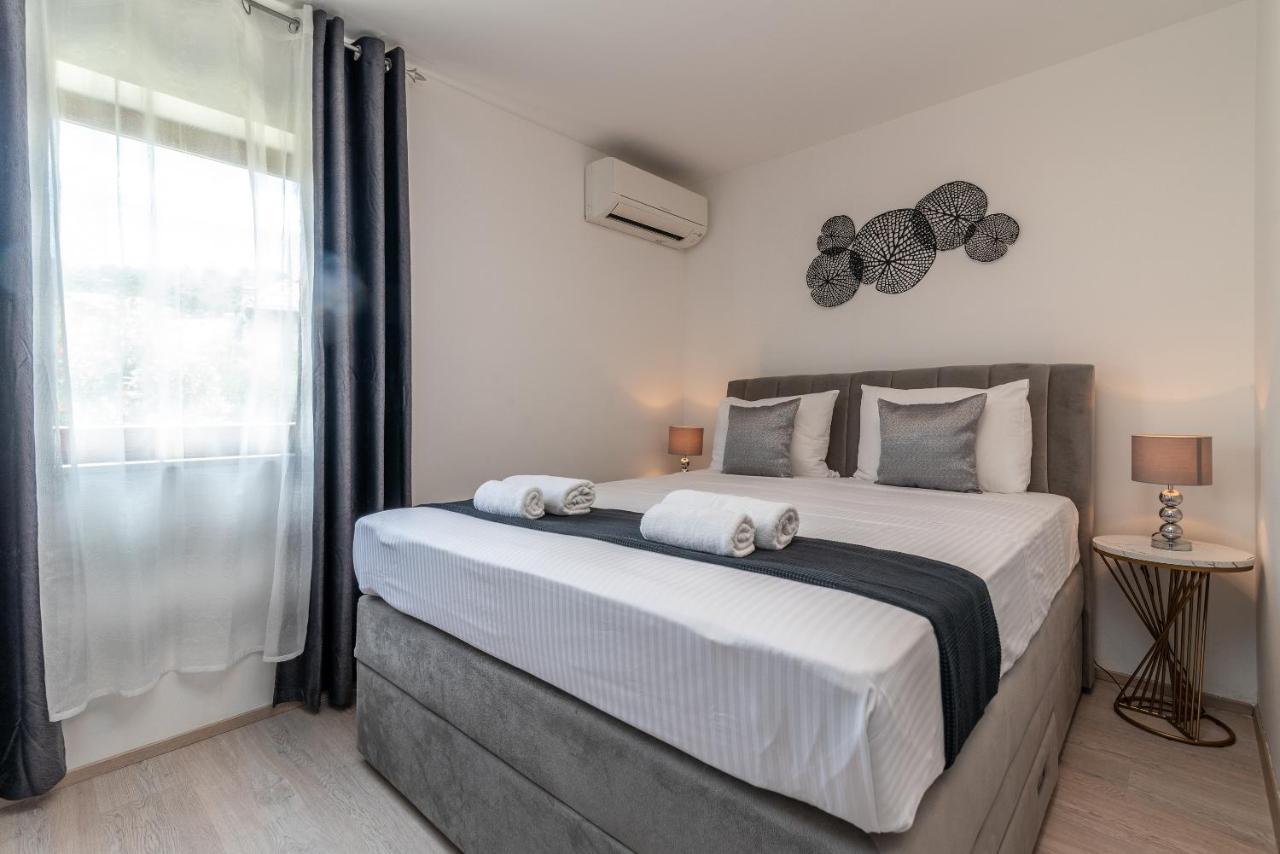 Apartments Bozan โตรกีร์ ภายนอก รูปภาพ