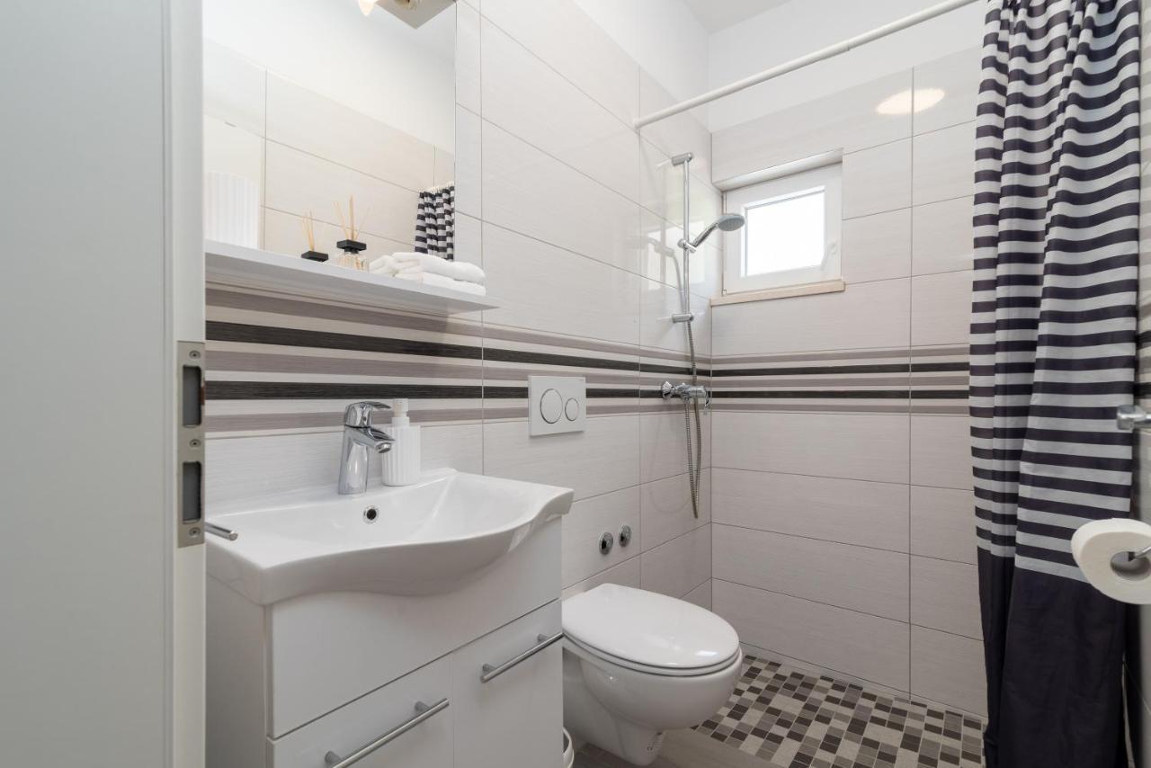 Apartments Bozan โตรกีร์ ภายนอก รูปภาพ
