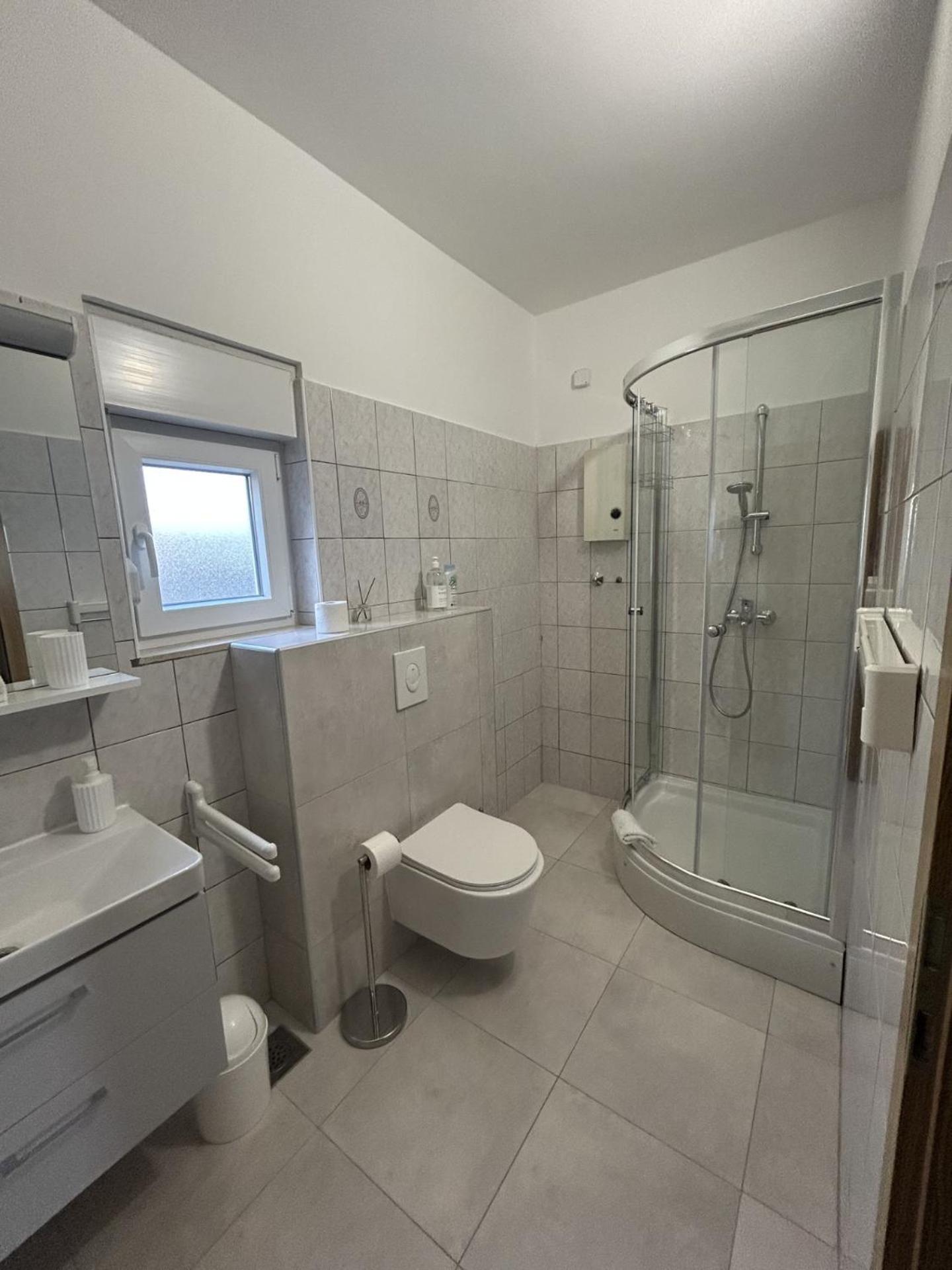 Apartments Bozan โตรกีร์ ภายนอก รูปภาพ